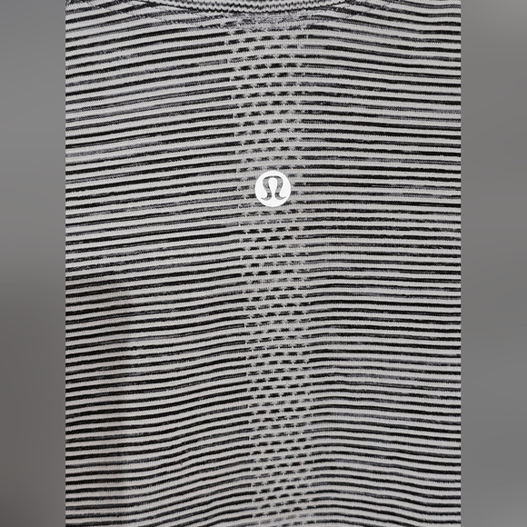 Lululemon Swiftly Tech Size 12 - Picture 3 of 4